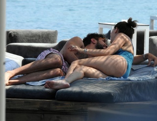 Eda Ece feet photo thumbnail