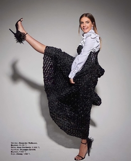 Eda Ece feet photo thumbnail