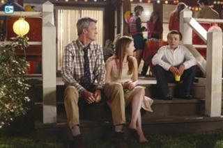 Eden Sher feet photo thumbnail