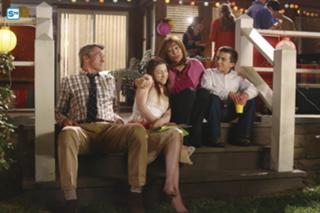 Eden Sher feet photo thumbnail