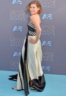 Eden Sher feet photo thumbnail