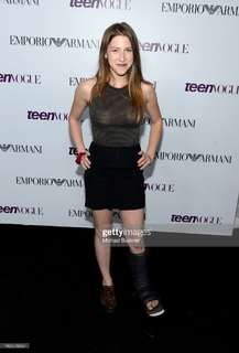 Eden Sher feet photo thumbnail