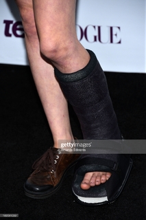 Eden Sher feet photo thumbnail