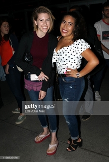 Eden Sher feet photo thumbnail
