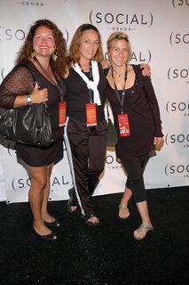 Edie Falco feet photo thumbnail