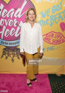 Edie Falco feet photo thumbnail