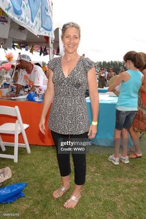 Edie Falco feet photo thumbnail