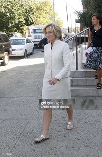 Edie Falco feet photo thumbnail