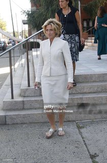 Edie Falco feet photo thumbnail