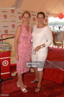 Edie Falco feet photo thumbnail