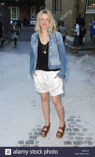 Edith Bowman feet photo 2