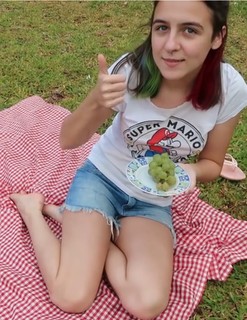 Eduarda Hippier feet photo thumbnail