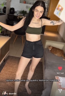 Eduarda Hippier feet photo thumbnail