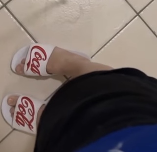 Eduarda Hippier feet photo thumbnail