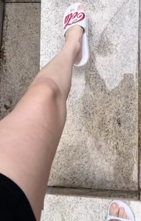 Eduarda Hippier feet photo thumbnail