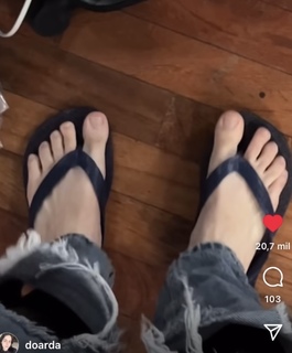 Eduarda Hippier feet photo thumbnail