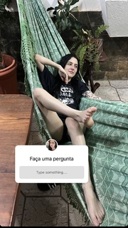 Eduarda Hippier feet photo thumbnail