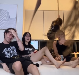 Eduarda Hippier feet photo thumbnail