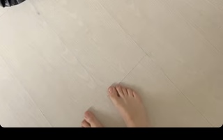 Eduarda Hippier feet photo thumbnail