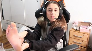 Eduarda Hippier feet photo thumbnail