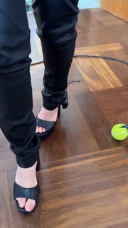 Eduarda Hippier feet photo thumbnail