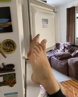 Eduarda Hippier feet photo thumbnail