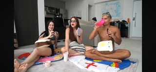 Eduarda Hippier feet photo thumbnail