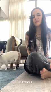 Eduarda Hippier feet photo thumbnail