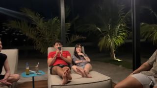 Eduarda Hippier feet photo thumbnail