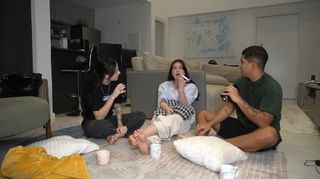 Eduarda Hippier feet photo thumbnail