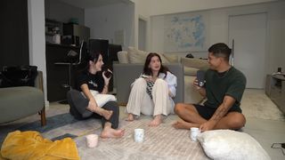 Eduarda Hippier feet photo thumbnail