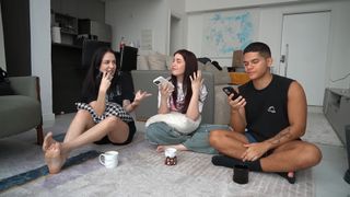 Eduarda Hippier feet photo thumbnail