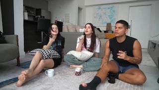 Eduarda Hippier feet photo thumbnail