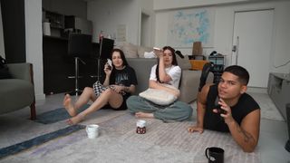 Eduarda Hippier feet photo thumbnail