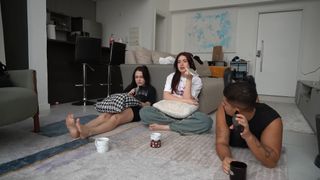 Eduarda Hippier feet photo thumbnail