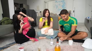 Eduarda Hippier feet photo thumbnail