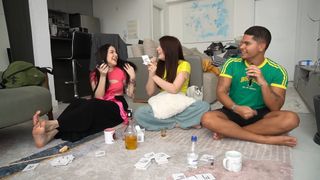 Eduarda Hippier feet photo thumbnail