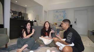 Eduarda Hippier feet photo thumbnail