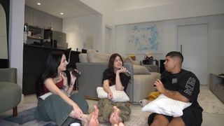 Eduarda Hippier feet photo thumbnail