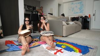 Eduarda Hippier feet photo thumbnail