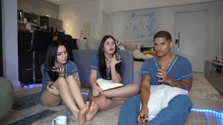 Eduarda Hippier feet photo thumbnail