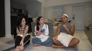 Eduarda Hippier feet photo thumbnail