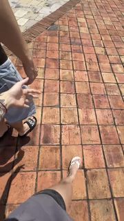 Eduarda Hippier feet photo thumbnail
