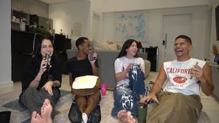 Eduarda Hippier feet photo thumbnail