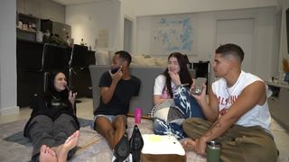 Eduarda Hippier feet photo thumbnail