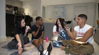 Eduarda Hippier feet photo thumbnail