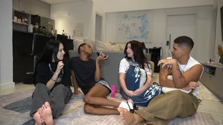 Eduarda Hippier feet photo thumbnail