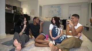 Eduarda Hippier feet photo thumbnail