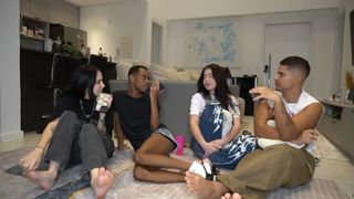 Eduarda Hippier feet photo thumbnail