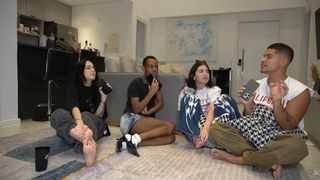 Eduarda Hippier feet photo thumbnail